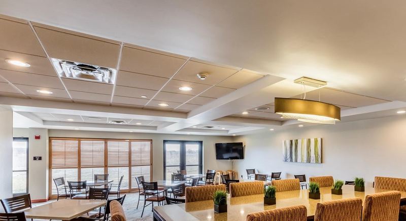 Holiday Inn Express & Suites Cedar Falls - Waterloo By Ihg Εξωτερικό φωτογραφία